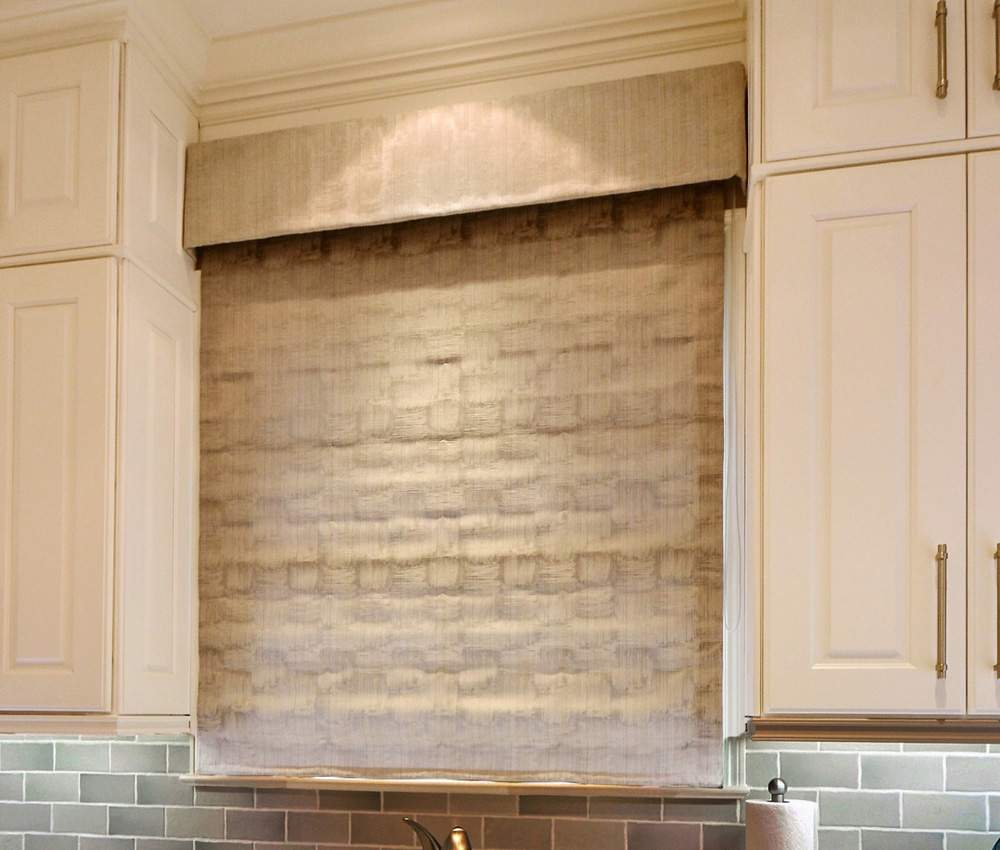 Window treatment on kitchen window