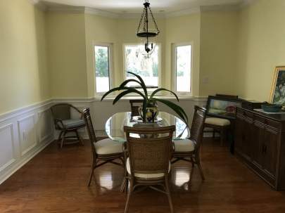 Breakfast nook with no valances