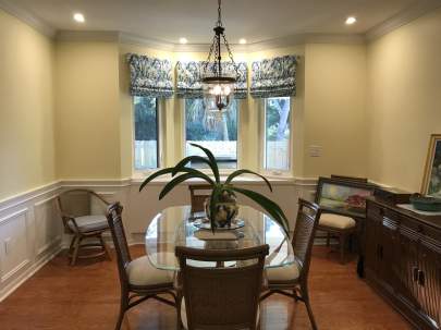 Breakfast nook with valances