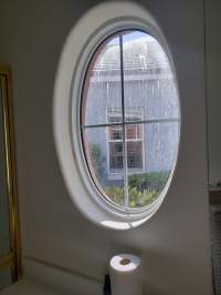 oval window no covering